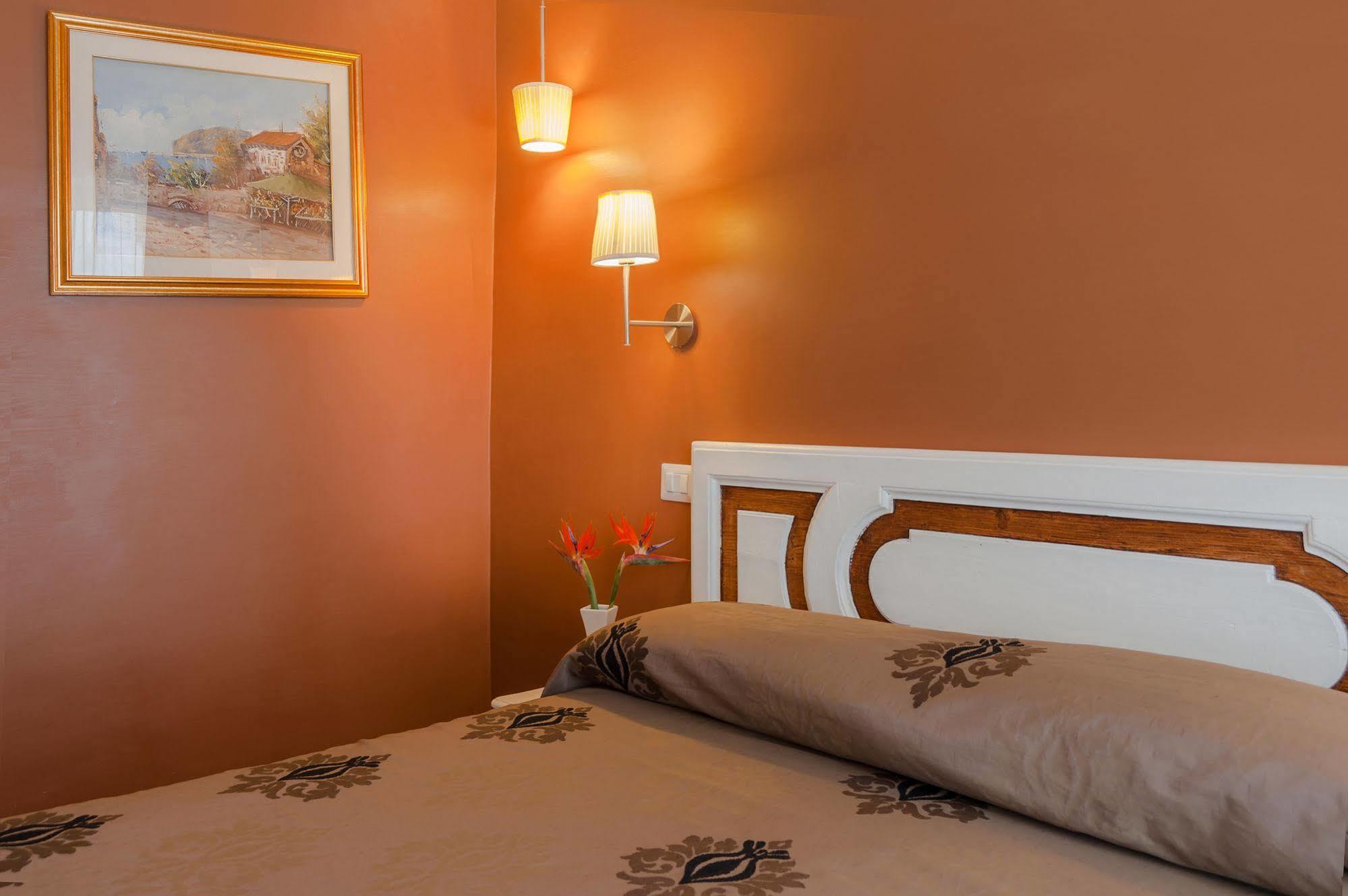 Sotto La Cupola Bed & Breakfast Rome Bagian luar foto